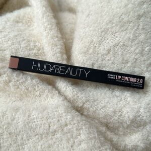 New HUDA lip contour 2.0 automatic matte lip pencil - Terracotta
